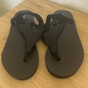 New Women’s Fitory Yoga Foam sandals